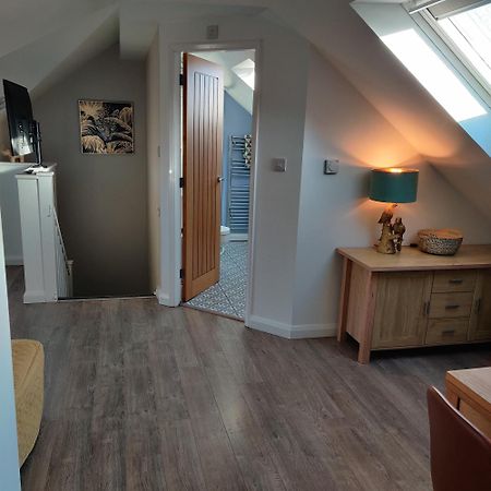 Delightful & Picturesque Modern Detached Apartment, Next To Chester Zoo, Near Park And Ride To City Centre Ngoại thất bức ảnh