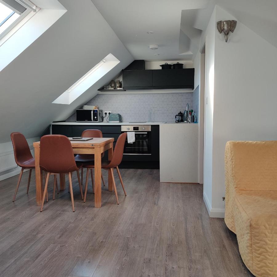Delightful & Picturesque Modern Detached Apartment, Next To Chester Zoo, Near Park And Ride To City Centre Ngoại thất bức ảnh