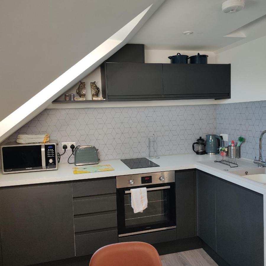 Delightful & Picturesque Modern Detached Apartment, Next To Chester Zoo, Near Park And Ride To City Centre Ngoại thất bức ảnh