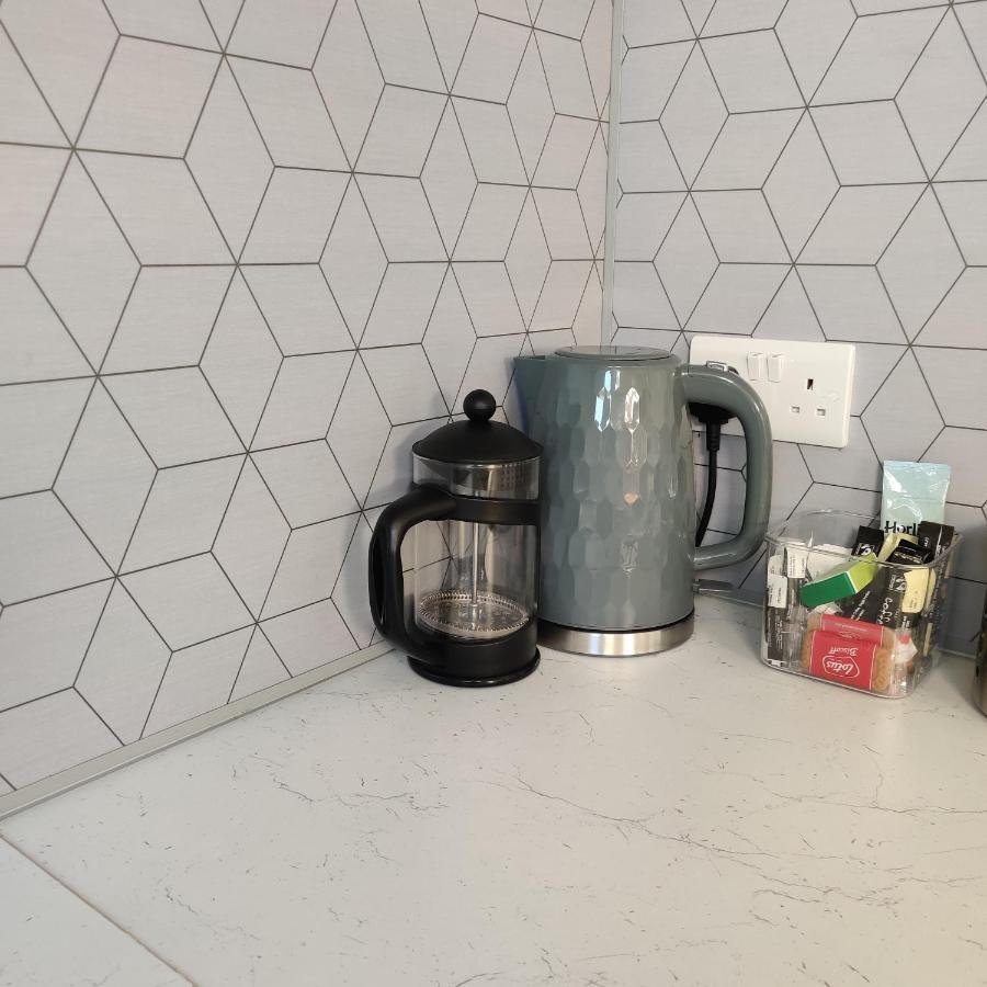 Delightful & Picturesque Modern Detached Apartment, Next To Chester Zoo, Near Park And Ride To City Centre Ngoại thất bức ảnh